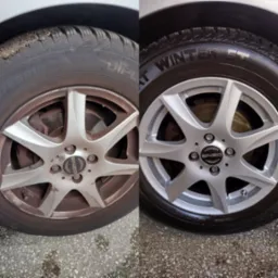 Porównanie koła samochodowego przed i po umyciu: brudna felga z błotem na oponie kontra czysta, błyszcząca felga i opona z napisem 'WINTER ST'.