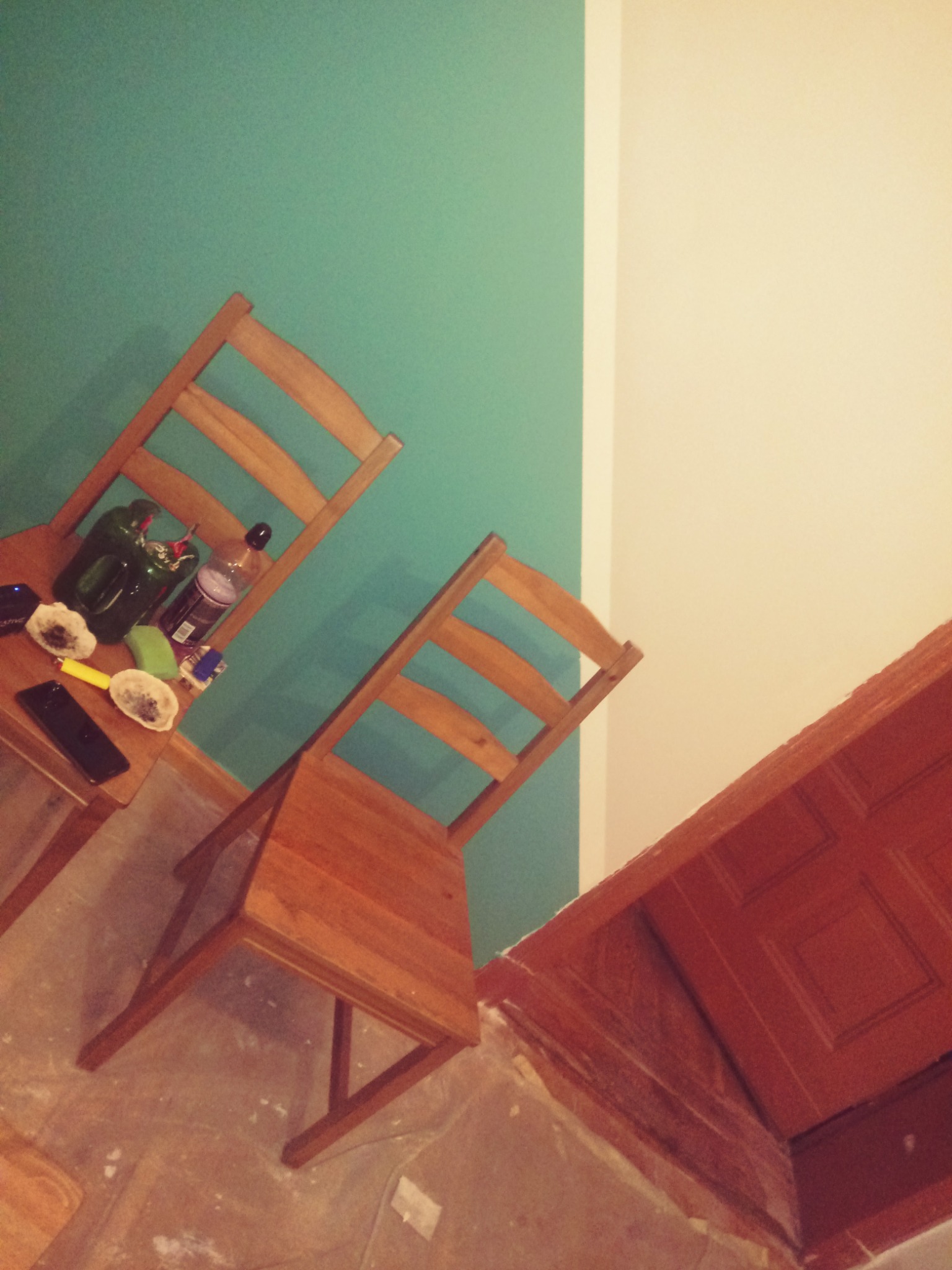 Malowanie ścian, 2 kolory, odcięcia skośne + holka