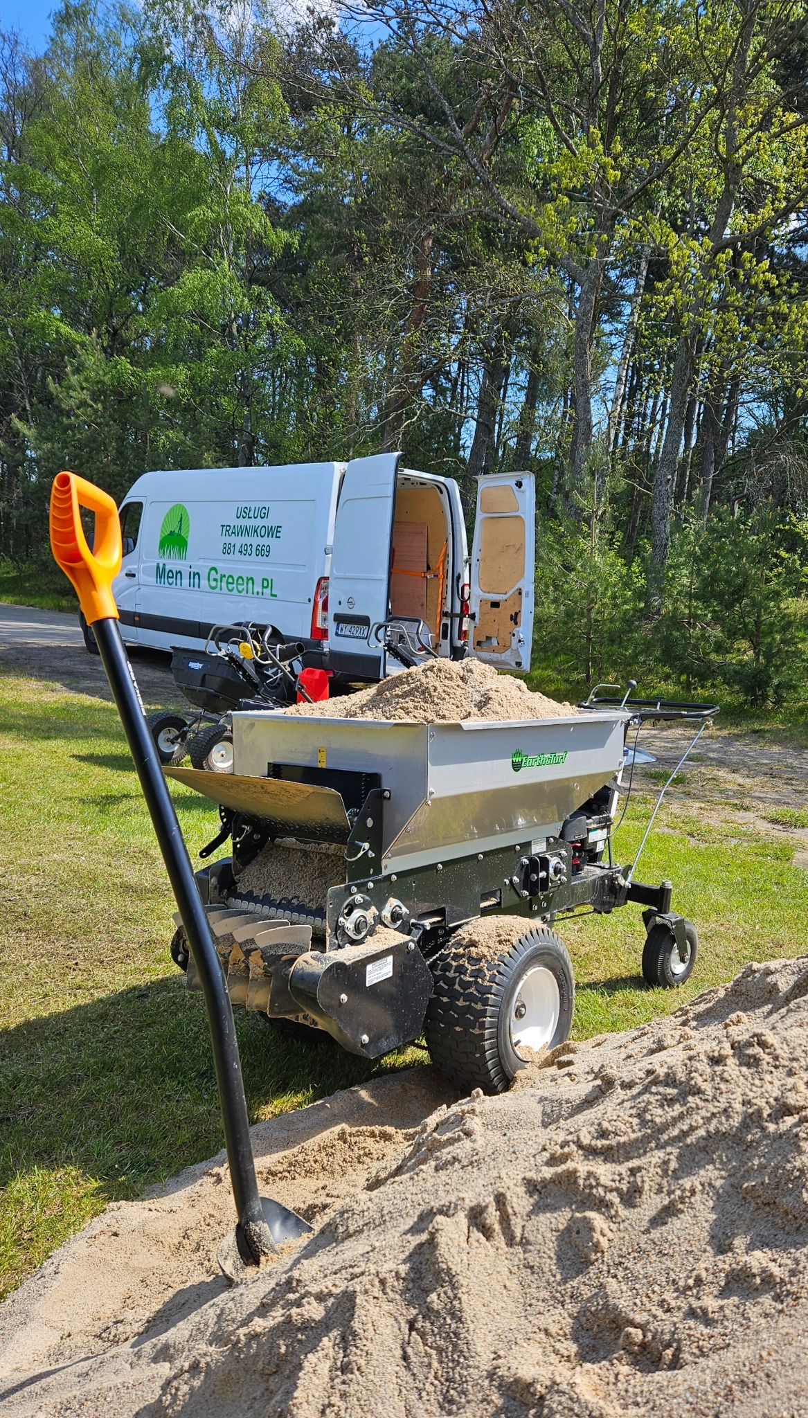 Piaskowanie na pomorskich gliniastych glebach jest niezbędnym zabiegiem dla pięknego trawnika.