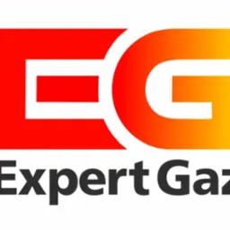 Logo firmy Expert Gaz z czerwono-pomarańczowym symbolem EG i czarnym napisem Expert Gaz poniżej.