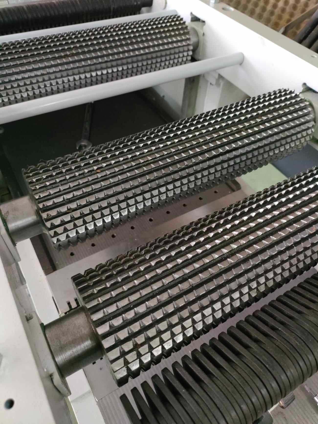 Wykonujemy walce posuwowe przystosowane do obróbki mokrego drewna - JR SERWIS Maszyny Stolarskie