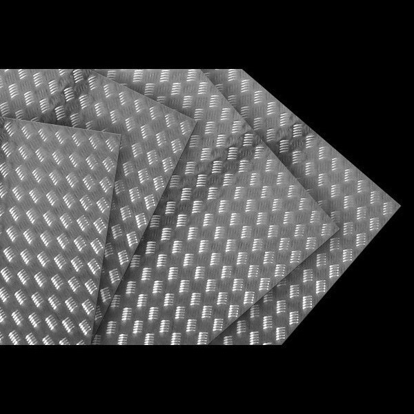 Blacha aluminiowa ryflowana o grubości 0,9mm,do zabezpieczeń powierzchni drzwi i ścian przed uszkodzeniami