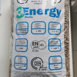 Worek 15 kg pelletu drzewnego marki 3Energy Quality z widocznymi specyfikacjami technicznymi i certyfikatami ENplus A1 i DINplus.