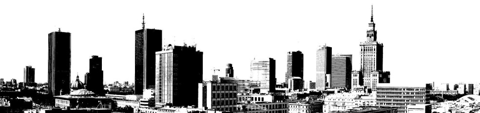 Czarno-biała panorama Warszawy z widocznymi wieżowcami, w tym Pałacem Kultury i Nauki.