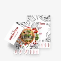 Komplet materiałów reklamowych pizzerii: ulotka z rysunkami pizzy, menu z pizzą opalaną drewnem i wizytówki z logo.