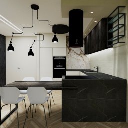 Art-detal - Wizualizacja nowoczesnej kuchni z czarnym blatem z marmurowym wzorem, białymi szafkami i oryginalnym oświetleniem w postaci czarnych lamp na wysięgnikach.