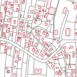 Mapa geodezyjna z zaznaczonymi budynkami w kolorze czerwonym, przedstawiająca układ działek i zabudowań w danym obszarze.