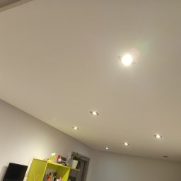 Wymiana żarówek i naprawa zasilania do lamp  