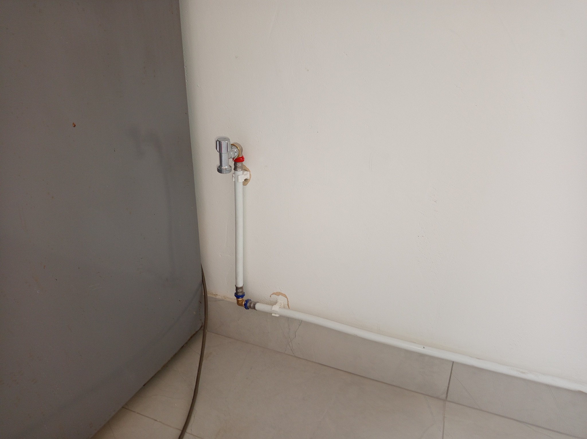 Montaż dodatkowej instalacji wodnej do zmywarki