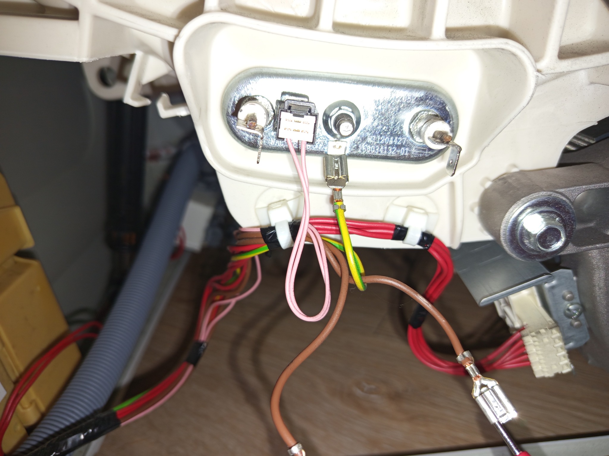 Wymiana grzałki w pralce Whirlpool