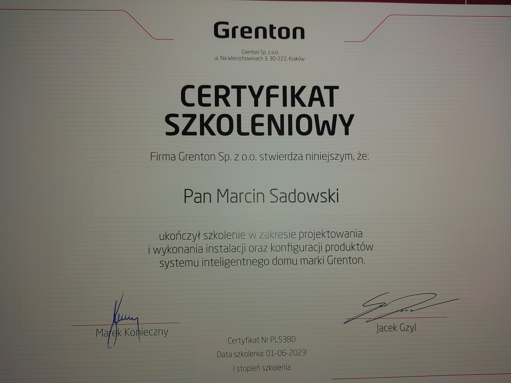 Skan certyfikatu szkoleniowego firmy Grenton dla Pana Marcina Sadowskiego, potwierdzający ukończenie szkolenia w zakresie projektowania, wykonania instalacji i konfiguracji produktów systemu...