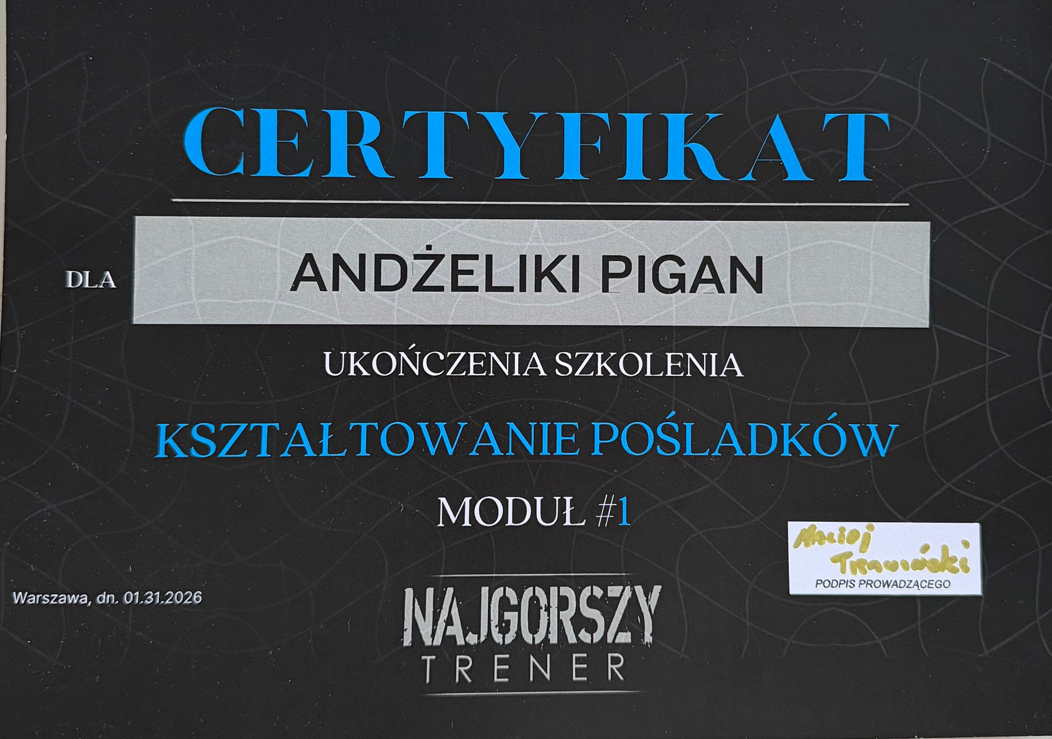 Certyfikat ukończenia szkolenia z kształtowania pośladków dla Andżeliki Pigan, moduł #1, podpisany przez Macieja Trawińskiego, Warszawa, 31.01.2026.