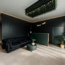 Eleganckie biuro: czarne ściany z złotymi akcentami, skórzana sofa Chesterfield, oryginalna lampa z roślinami i delikatnym oświetleniem nad recepcją.