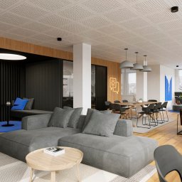 TENGO DESIGN - Nowoczesna aranżacja biura: szara sofa, drewniany stół, neonowy znak dialogu, rośliny doniczkowe. Widok na salę konferencyjną i strefę relaksu z niebieskim akcentem.