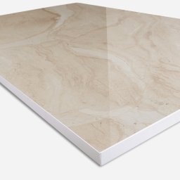 Piotr Niemyski - PIONIER ogrzewanie - Błyszczący, beżowy panel grzewczy naścienny z marmurkowym wzorem, widoczny z perspektywy lekko od góry.