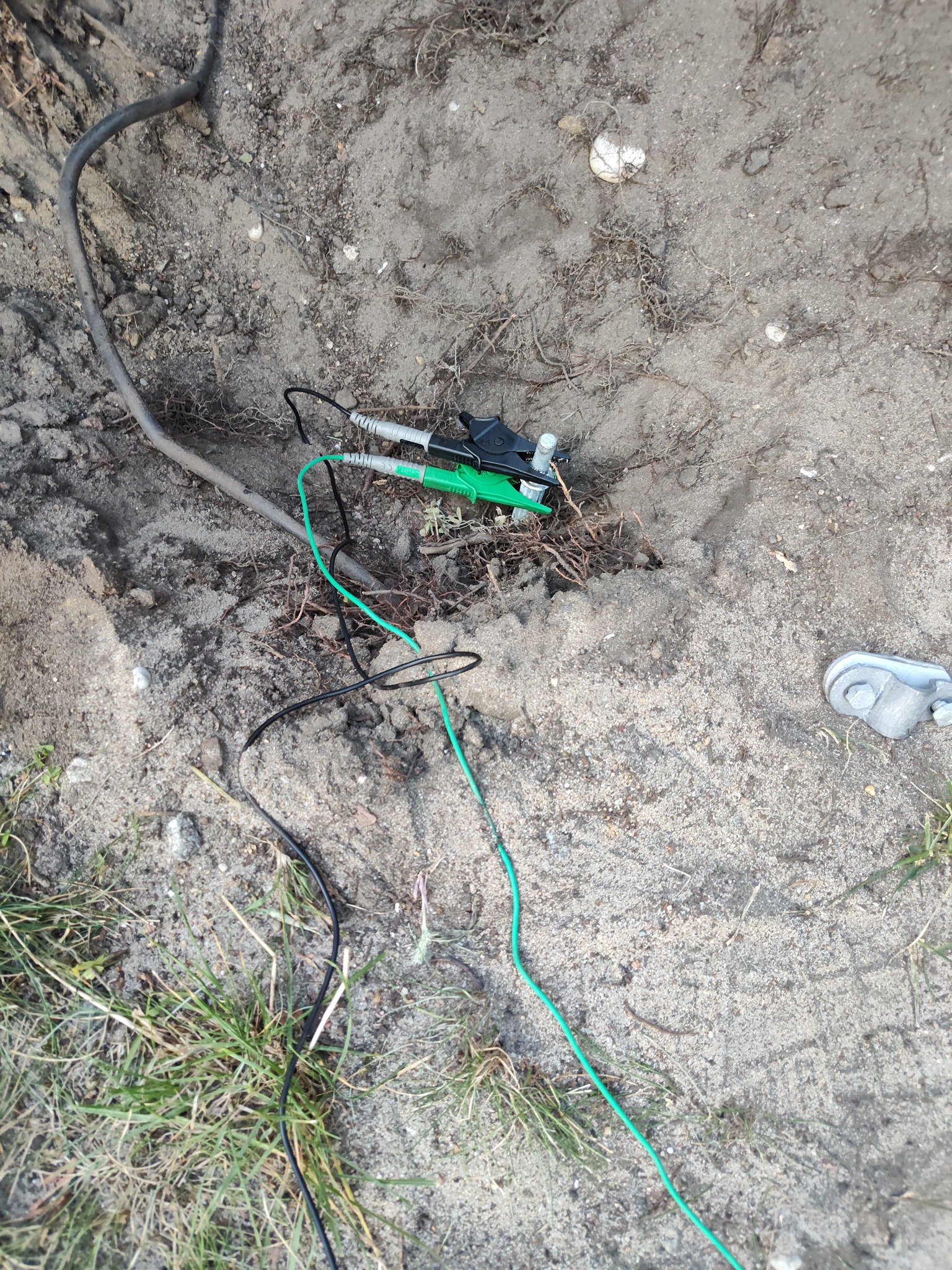 Wykonanie uziomu szpilkowego wraz z pomiarami - w trakcie prac.