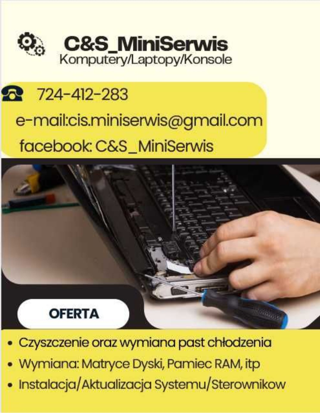 Otwarty laptop, w trakcie naprawy, widoczne narzędzia i dłoń serwisanta, oferta firmy C&S_MiniSerwis z danymi kontaktowymi: telefon, email, Facebook.