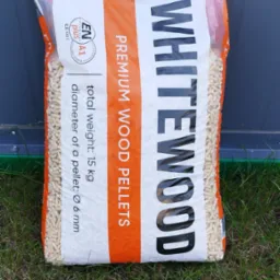 Wysokiej jakości pellet drzewny Whitewood sosnowo-świerkowy.