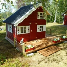 Drewniane domki dla dzieci