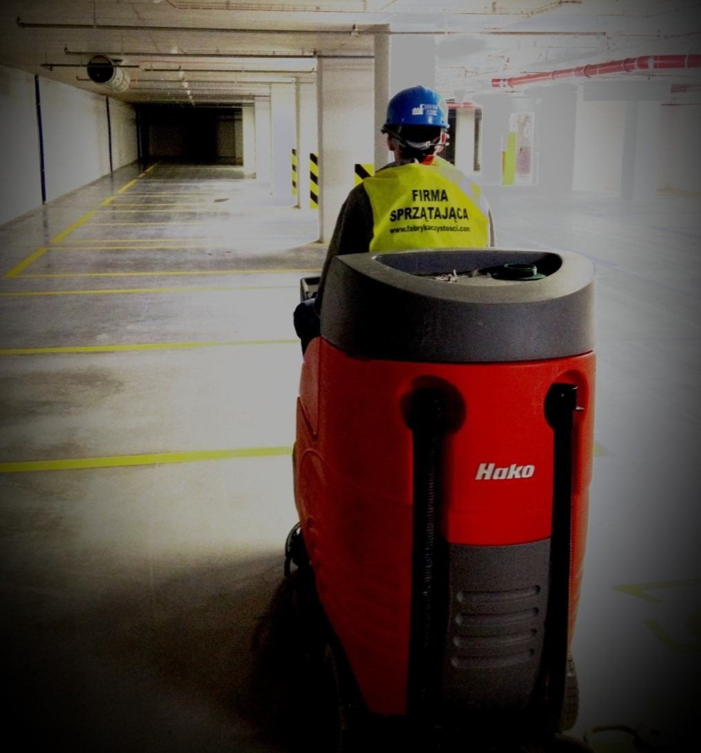 Sprzątanie hal, parkingów i magazynów