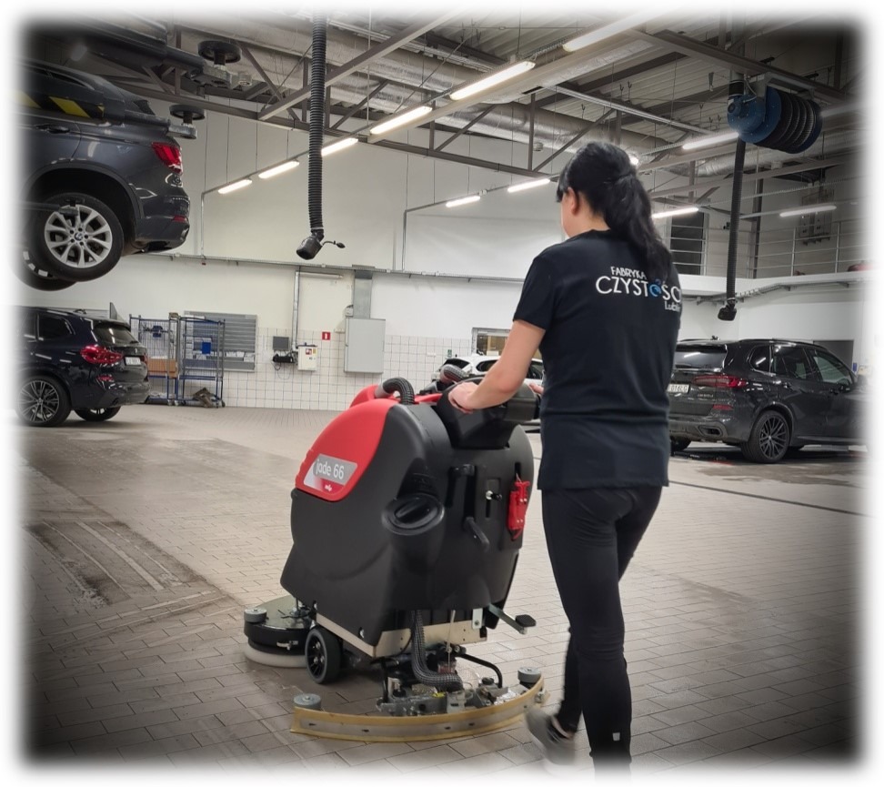 Sprzątanie salonów samochodowych