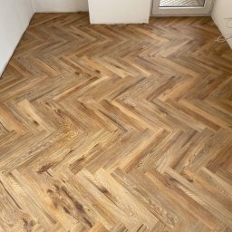 Panel winylowy project floor ułożony w jodełkę 