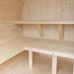Przykładowy układ ławek w saunie.  Zakład produkcyjny: Nienadówka 164, 36-052 (woj. podkarpackie, okolice Rzeszowa)