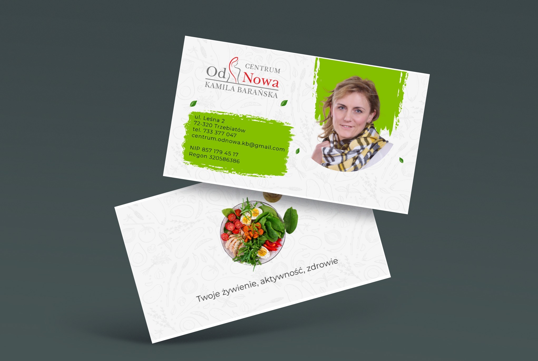 Dwie wizytówki Centrum OdNowa Kamila Barańska, jedna z portretem właścicielki w żółto-czarnym szaliku, druga z ilustracją zdrowego posiłku i hasłem 'Twoje żywienie, aktywność, zdrowie'.