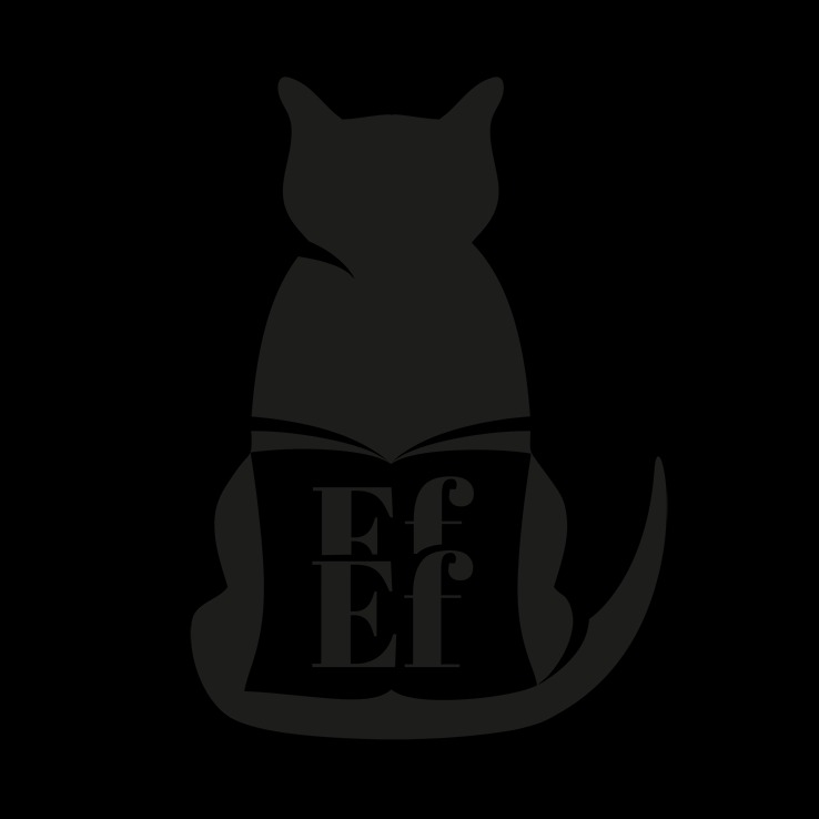 Sylwetka kota czytającego otwartą książkę z literami 'Ef' na czarnym tle.
