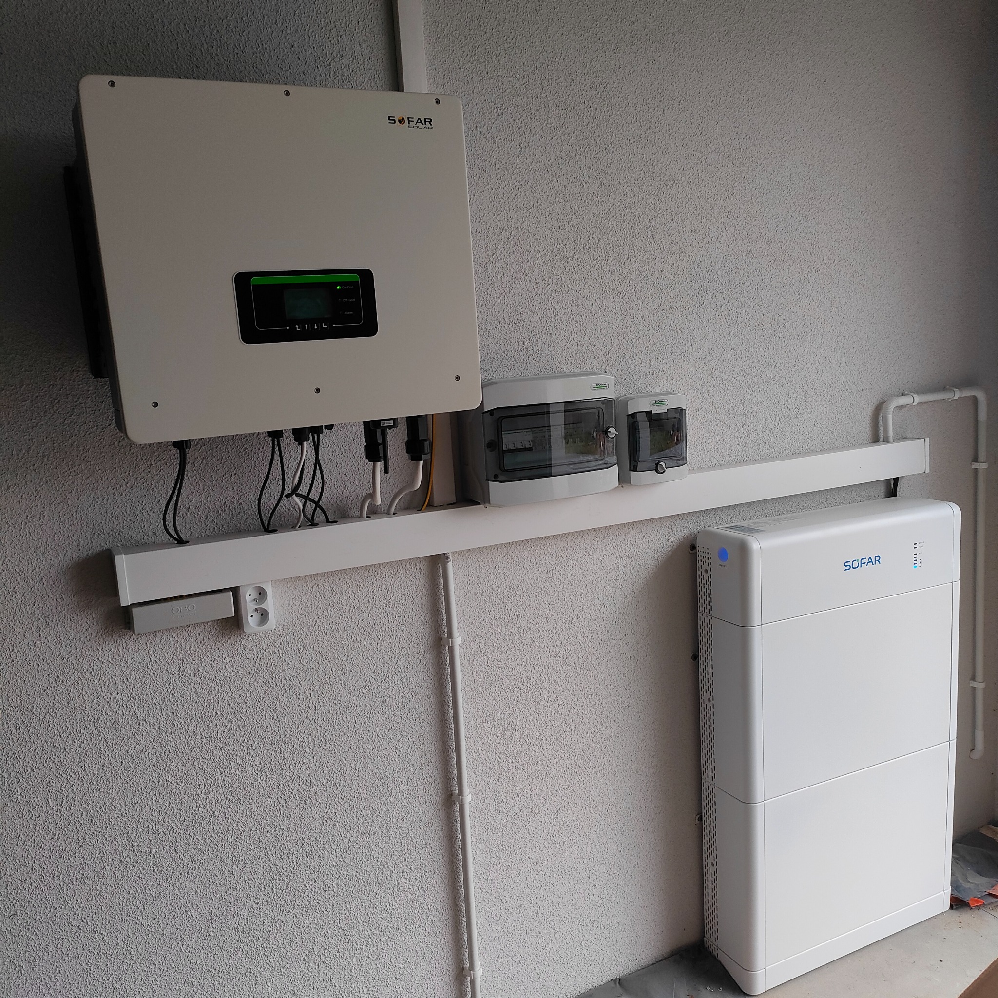 Instalacja hybrydowa z magazynem energii i zasilaniem awaryjnym