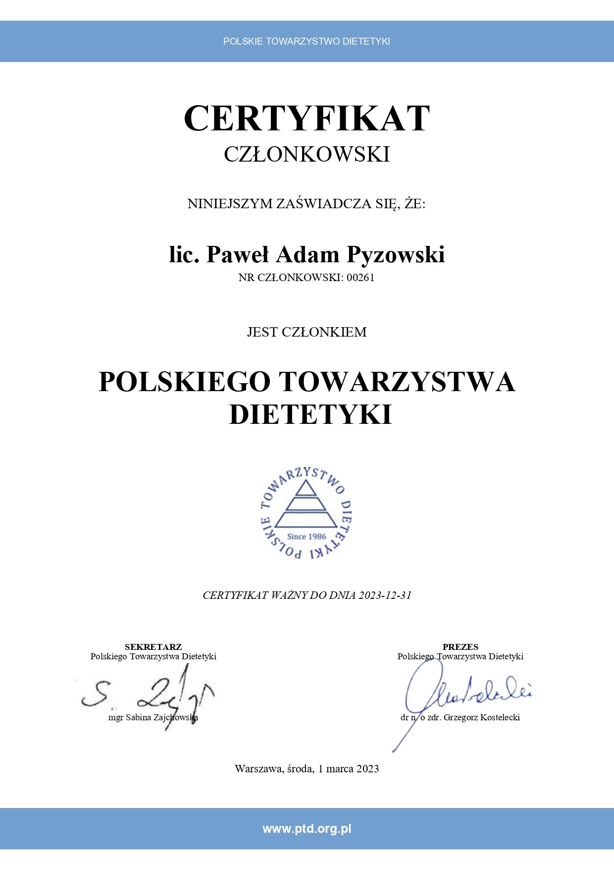 Certyfikat członkowski Polskiego Towarzystwa Dietetyki dla licencjata Pawła Adama Pyzowskiego, ważny do 31 grudnia 2023, z podpisami sekretarza mgr Sabiny Zajchowskiej i prezesa dr n/o zdr.