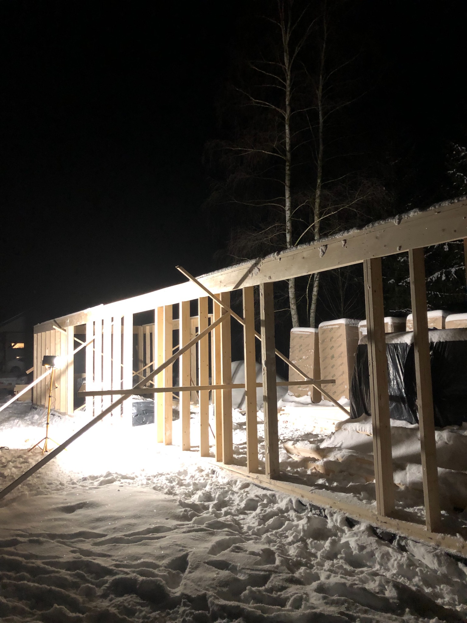 Szkielet drewniany można budować nawet w zimie podczas mocnych mrozów.