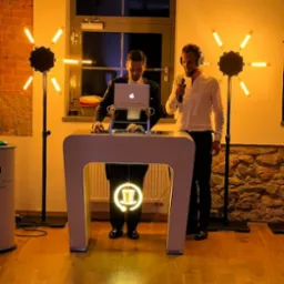 DJ na wesele, retro lampy, ciepłe lampy