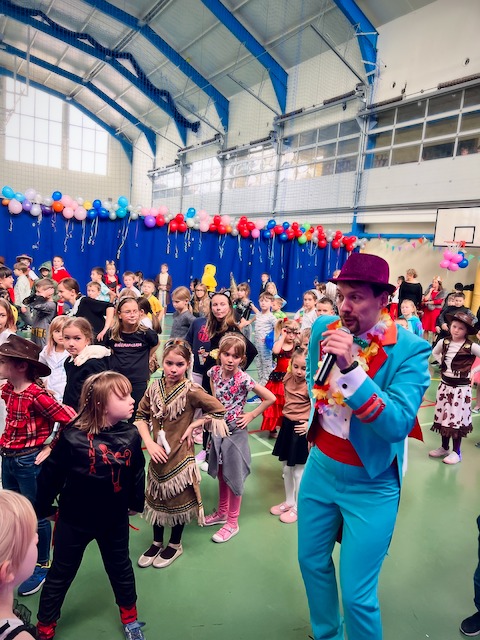 Wodzirej dla dzieci Wojciech Salamon, szkoły, przedszkola, domy kultury