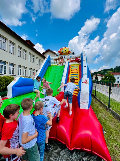 Dmuchana zjeżdzalnia na imprezę