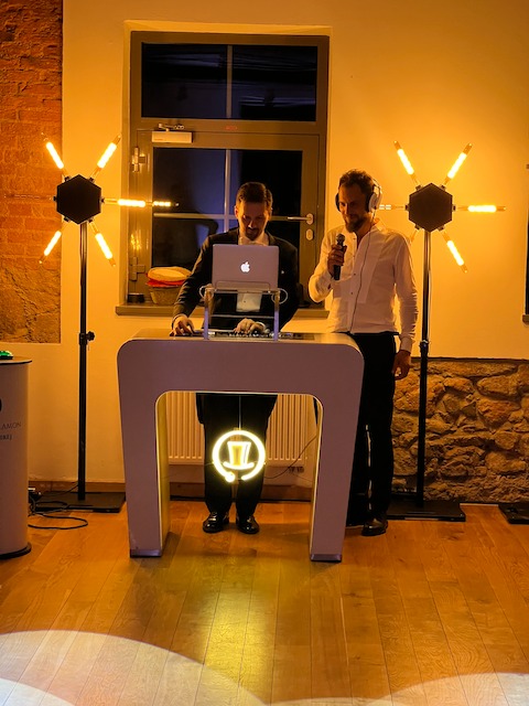 DJ na wesele, retro lampy, ciepłe lampy