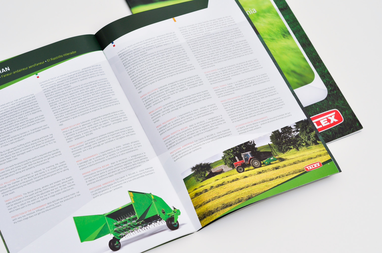 Rozłożona broszura reklamowa z ilustracjami i tekstem o maszynach rolniczych marki Talex i Bocian, z widocznym ciągnikiem w polu.