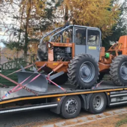 Transport maszyn leśnych.