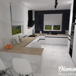 Wizualizacja nowoczesnej kuchni z białymi szafkami, drewnianym blatem i czarnym marmurem na ścianie, oświetlona światłem dziennym wpadającym przez okna z widokiem na zieleń.