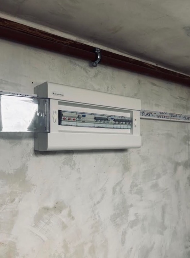 Wykonana mała instalacja w pomieszczeniach gospodarczych przeznaczona do majsterkowania