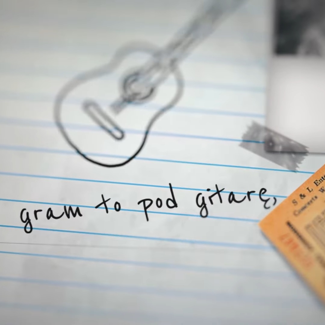 Klatka z lyric video inspirowane kolażem, symulacja ruchu kamery