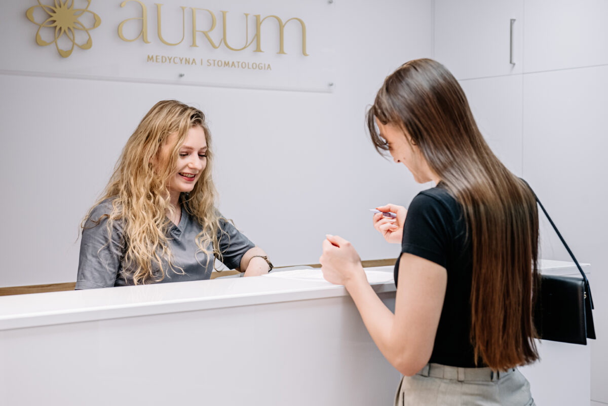 W pełni angażujemy się w pracę, a chęć pomocy drugiemu człowiekowi wpływa na dobre relacje z naszymi pacjentami.