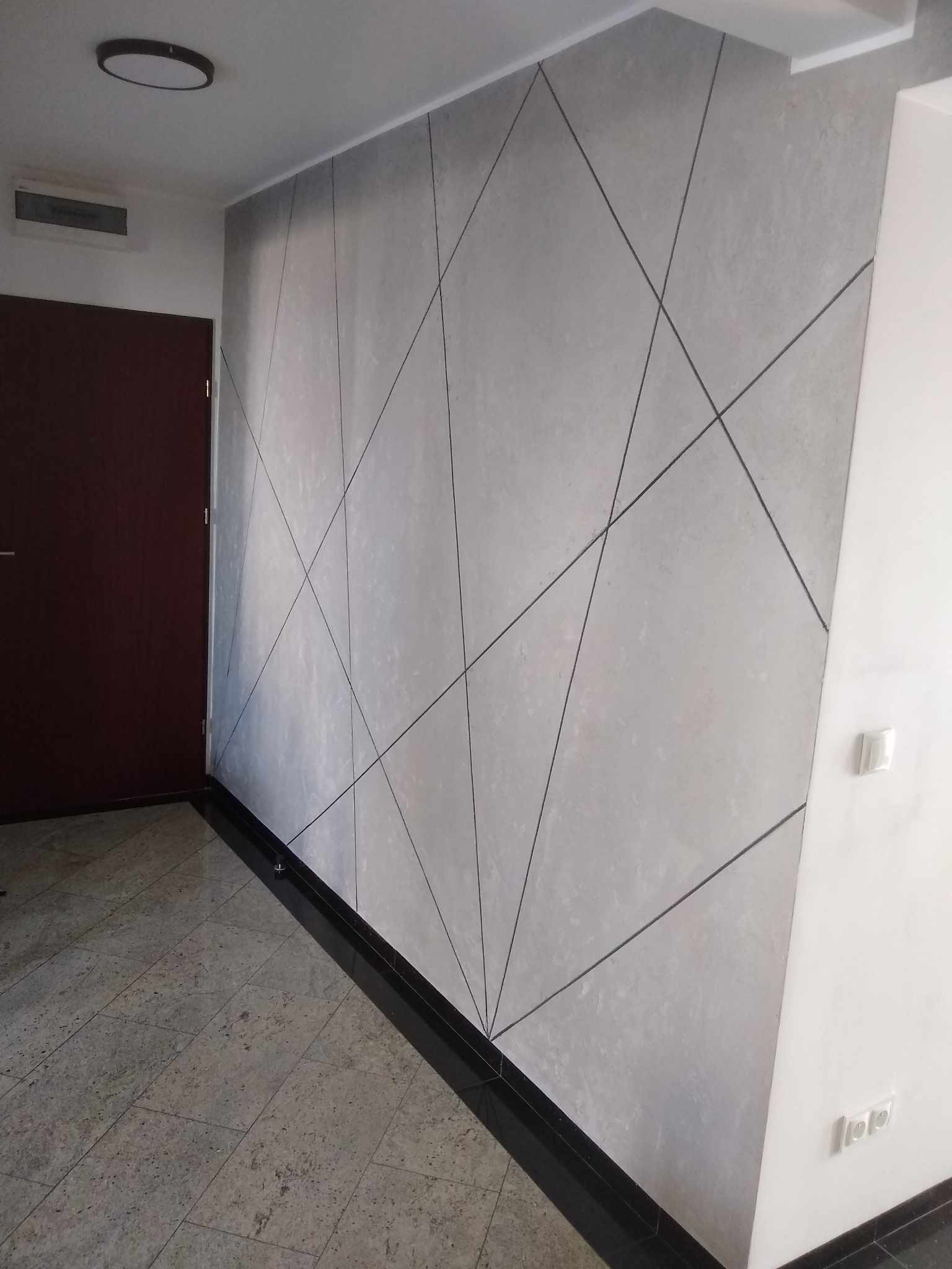 Beton Architektoniczny nada ścianą wyrafinowanego wykończenia