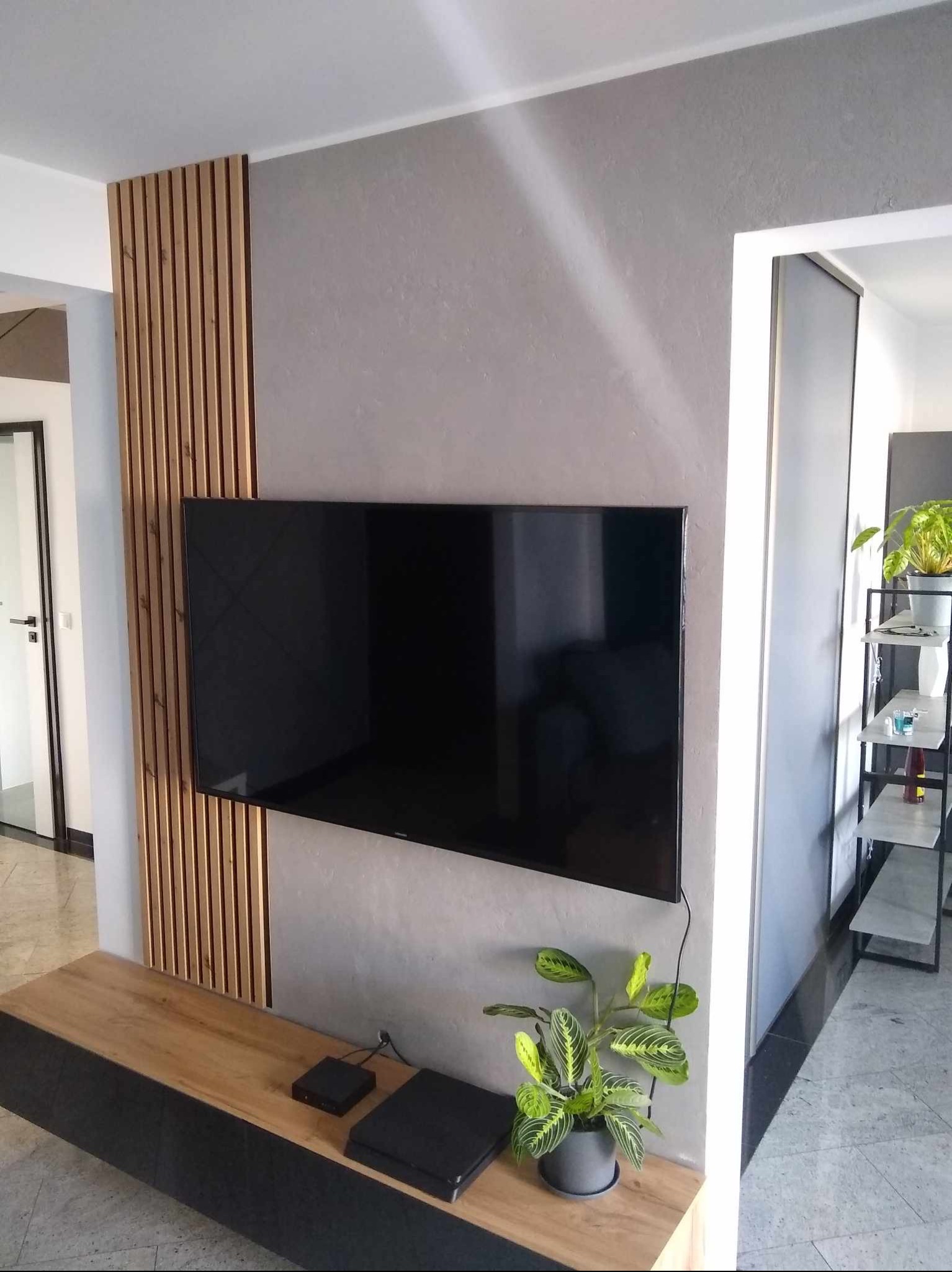 Malowanie natryskowe odpowiednio dobranymi farbami tworzy drobną strukturę