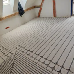 ogrzewanie podłogowe w systemie suchej zabudowy.