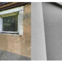 POL - DEK Sławomir Polesiak - Porównanie stanu elewacji budynku przed i po: fragment starej, zniszczonej ściany z odsłoniętym ociepleniem styropianowym i nowa, gładka, szara elewacja z czarną podmurówką i obramowaniem okna.