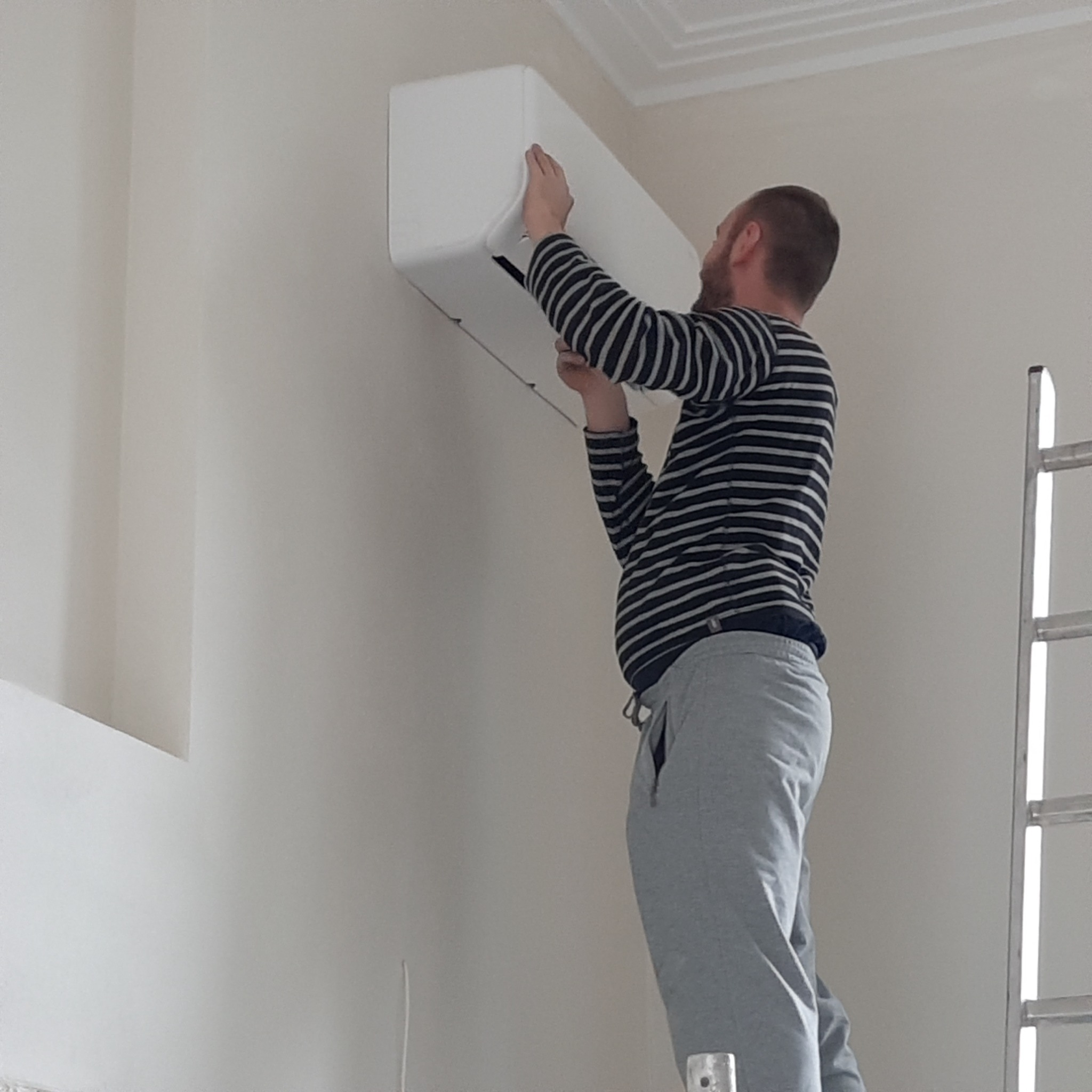 Zajmujemy się sprzedażą, montażem i serwisem systemu klimatyzacyjnego.