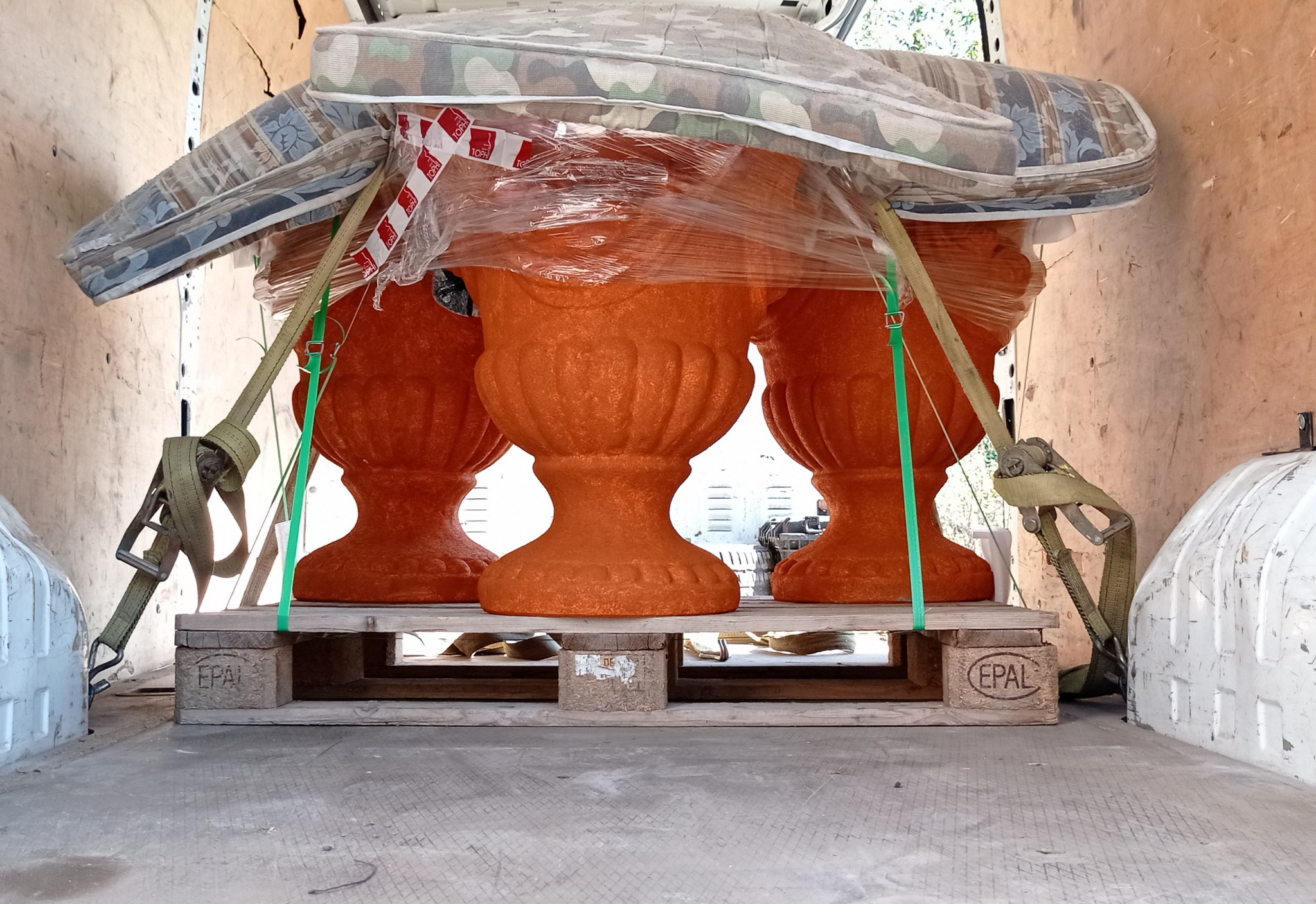 wozimy artykuły wymagające szczególnego traktowania...