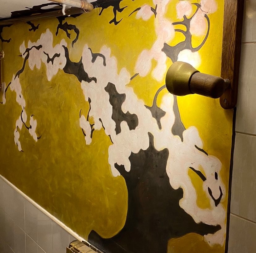 Fragment abstrakcyjnego muralu w domu prywatnym. Polska