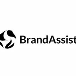 Logo firmy BrandAssist z abstrakcyjnym symbolem po lewej stronie, przypominającym trzy liście lub płatki ułożone w okręgu, czarne na białym tle.